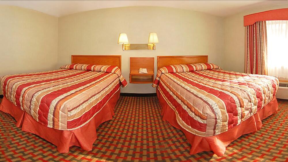 Rodeway Inn Macarthur Airport Ronkonkoma Extérieur photo