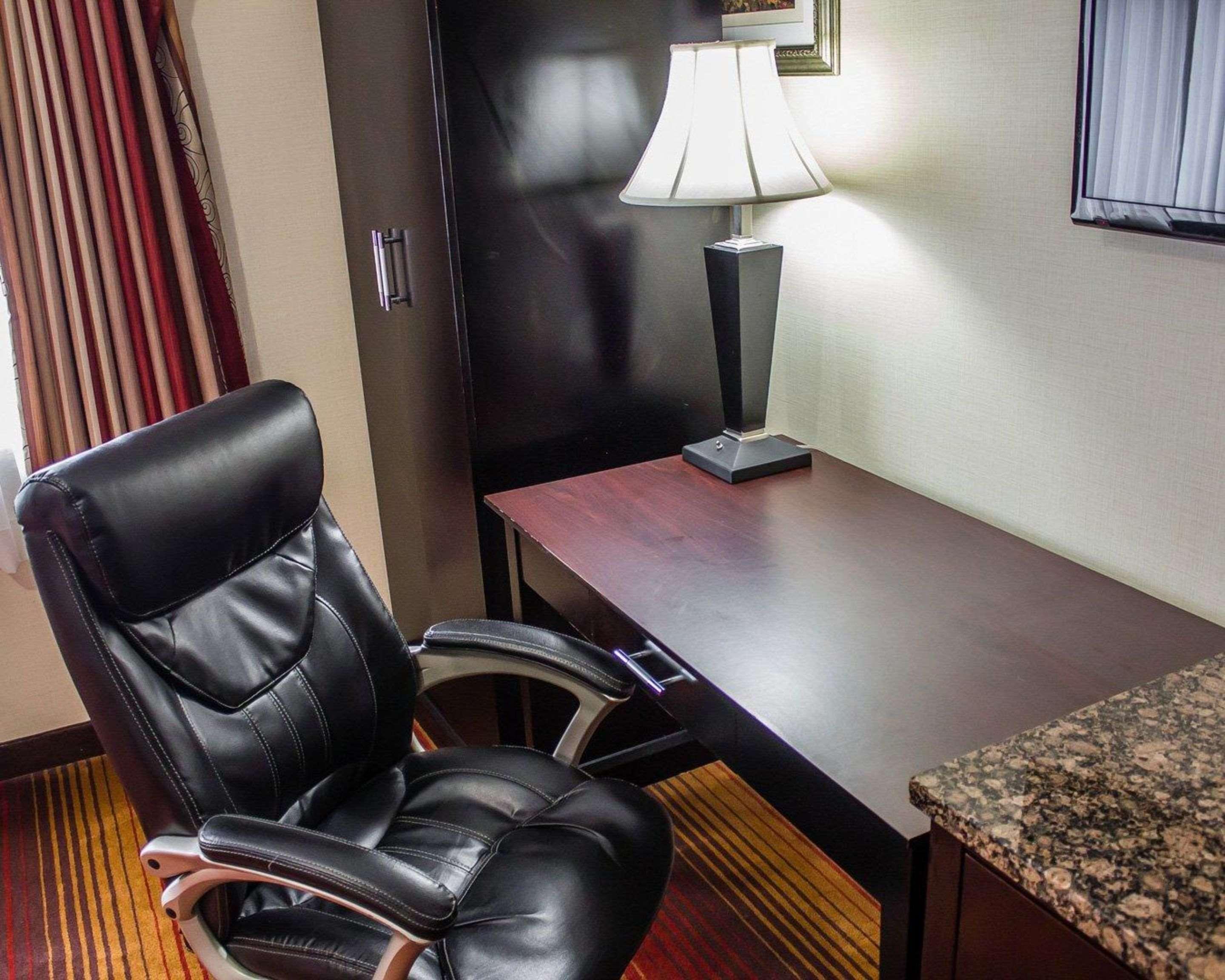 Rodeway Inn Macarthur Airport Ronkonkoma Extérieur photo