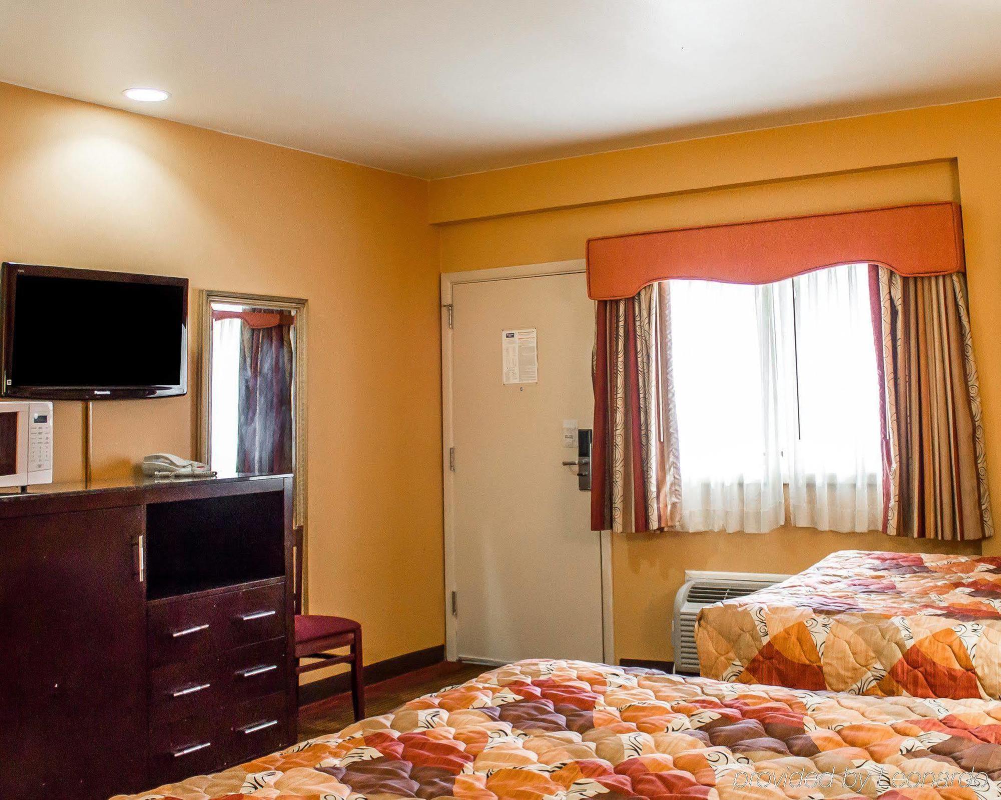 Rodeway Inn Macarthur Airport Ronkonkoma Extérieur photo