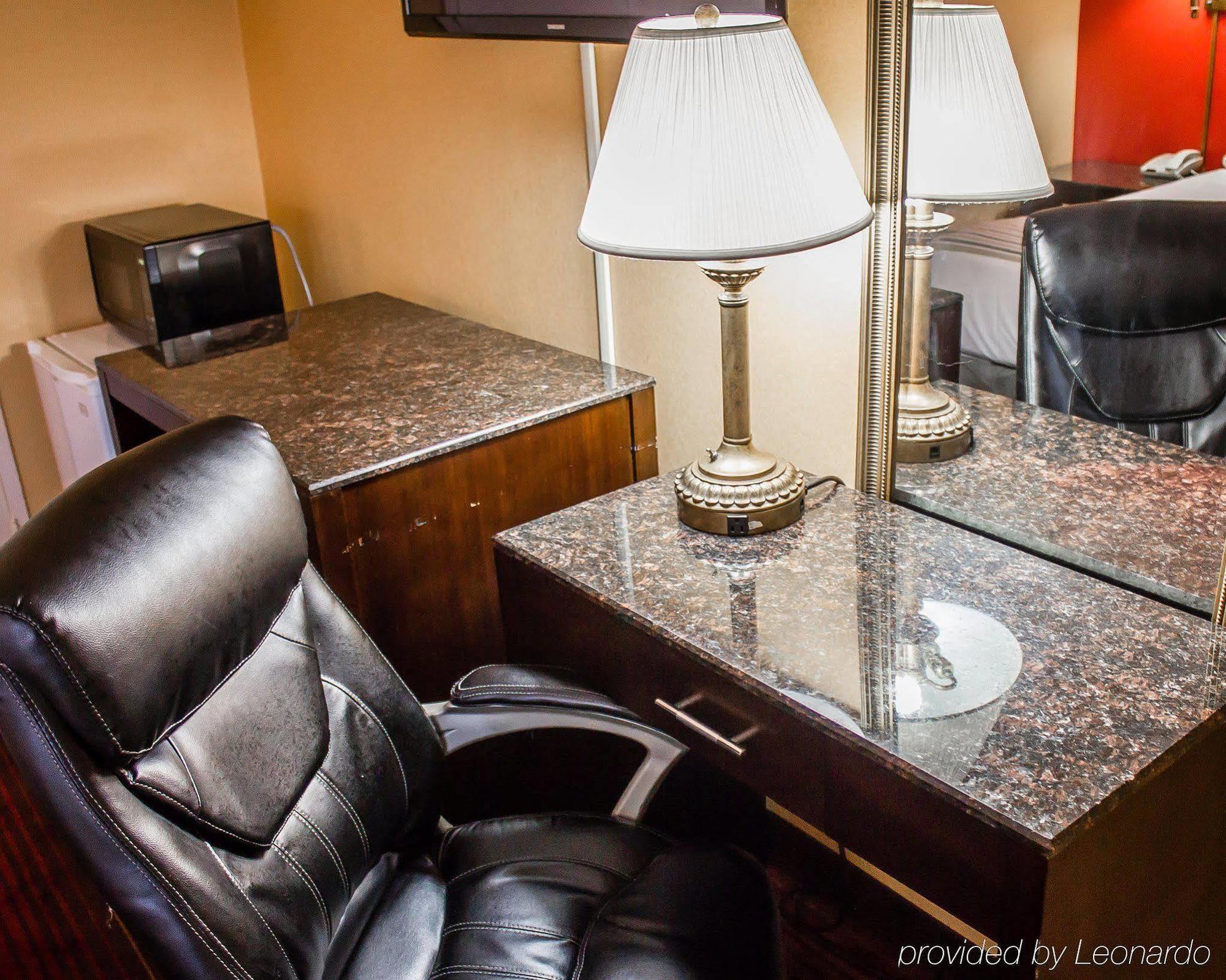 Rodeway Inn Macarthur Airport Ronkonkoma Extérieur photo