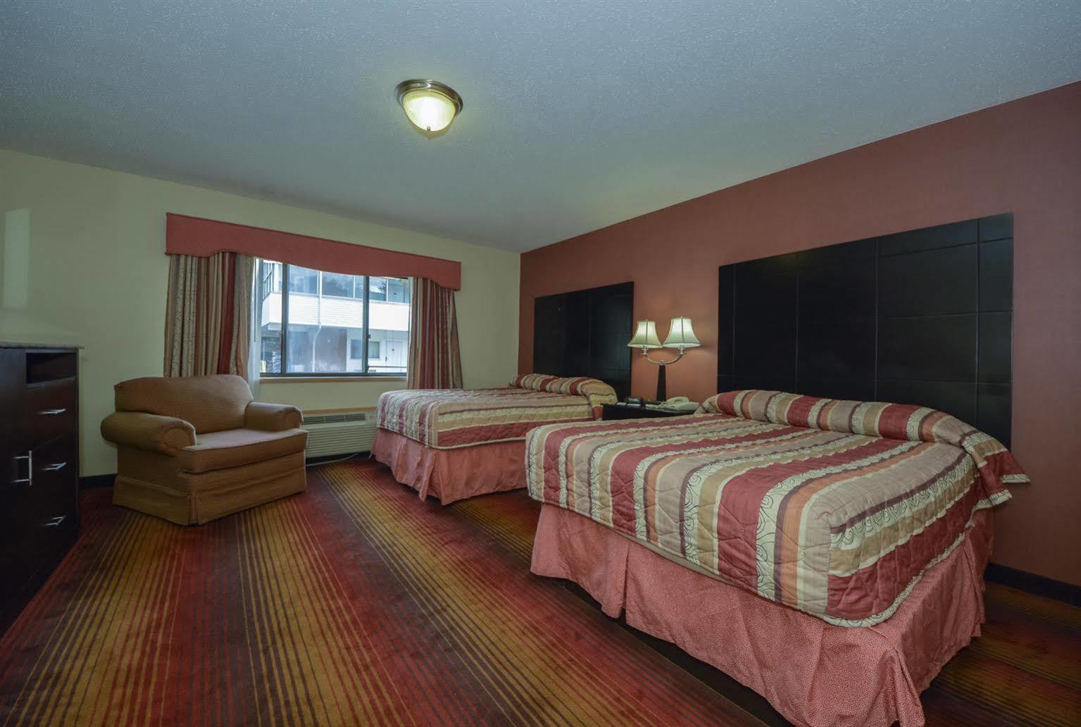 Rodeway Inn Macarthur Airport Ronkonkoma Extérieur photo